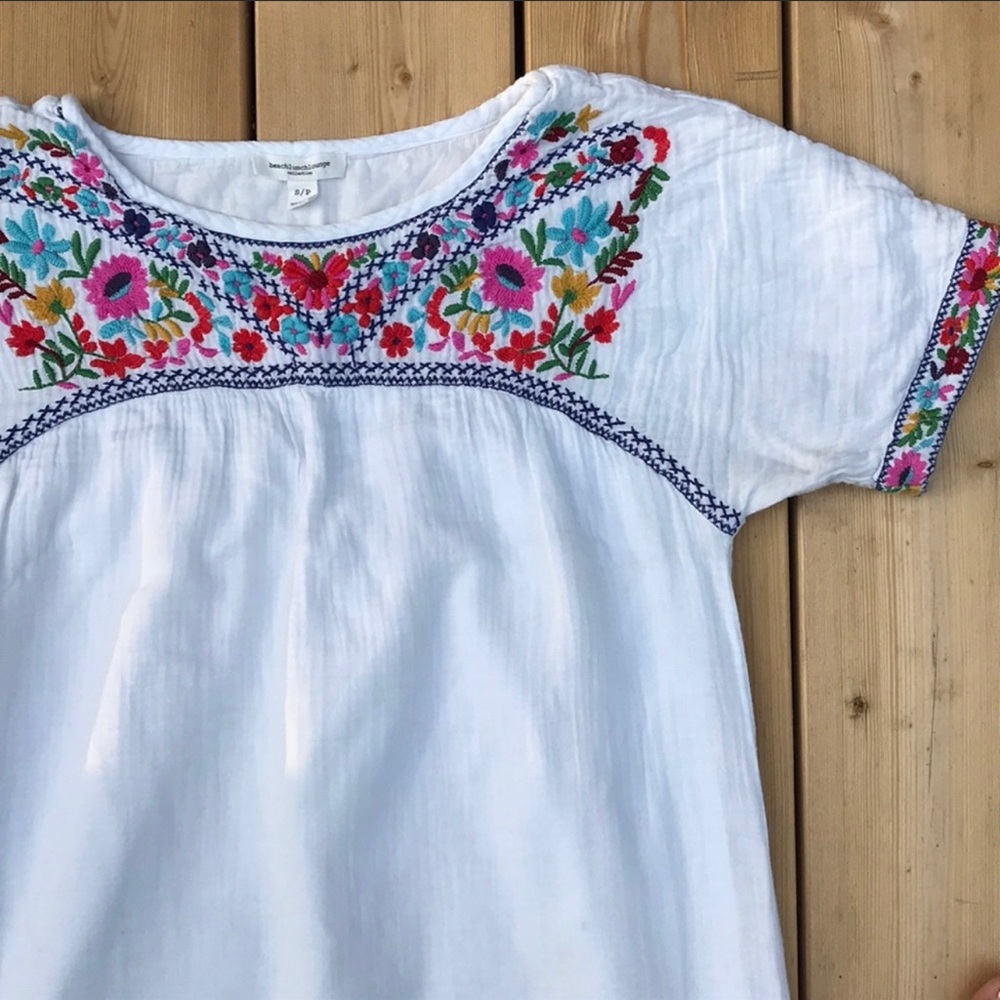 Beach lunch lounge collection white floral  dress size M